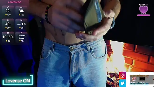 Snapshot of sexyboycolombi4 chatting on February 20, 12:18 am sexyboycolombi4 online show from February 20, 12:18 am