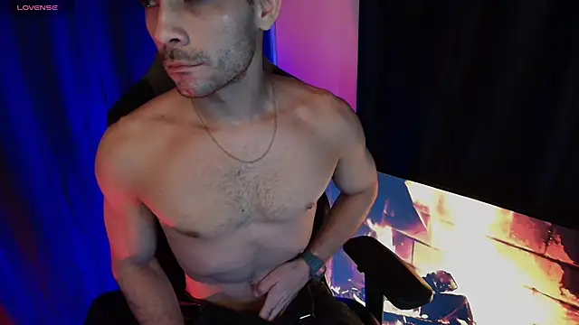 Snapshot of sexyboycolombi4 chatting on February 8, 9:18 am sexyboycolombi4 online show from February 8, 9:18 am