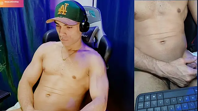 Snapshot of sexyboycolombi4 chatting on March 18, 10:39 am sexyboycolombi4 online show from March 18, 10:39 am