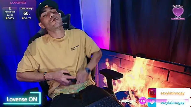 sexyboycolombi4 online show from April 2, 10:05 pm