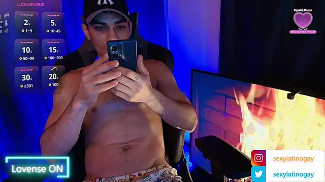 sexyboycolombi4 online show from March 13, 10:42 am