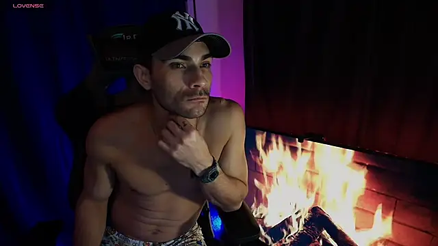 Snapshot of sexyboycolombi4 chatting on February 26, 12:05 pm sexyboycolombi4 online show from February 26, 12:05 pm