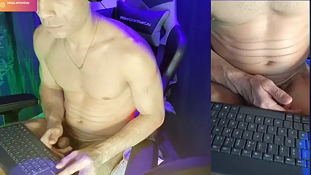 Snapshot of sexyboycolombi4 chatting on March 18, 7:33 am sexyboycolombi4 online show from March 18, 7:33 am
