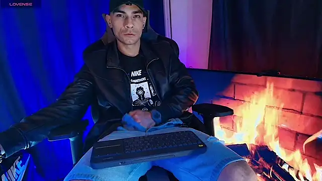 sexyboycolombi4 online show from April 12, 9:45 am