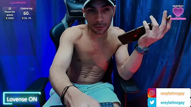 Snapshot of sexyboycolombi4 chatting on December 17, 8:14 pm sexyboycolombi4 online show from December 17, 8:14 pm