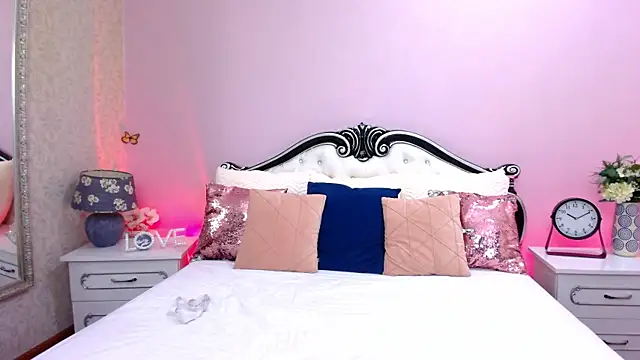 Snapshot of FoxxyClarise chatting on April 20, 6:42 pm FoxxyClarise online show from April 20, 6:42 pm