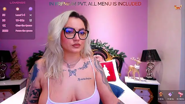 FoxxyClarise online show from December 19, 6:32 pm