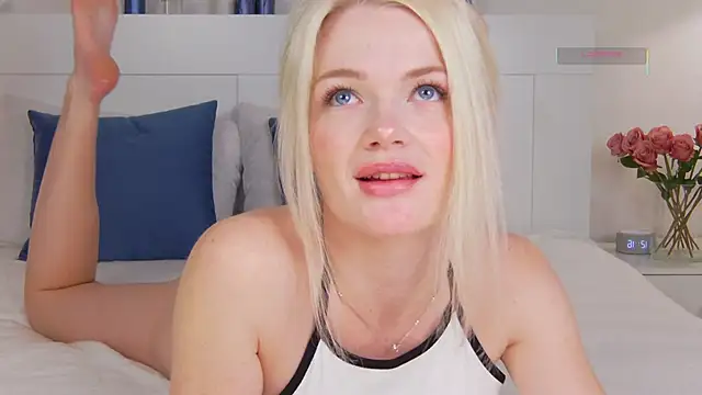 Snapshot of MilaDemies chatting on November 28, 5:18 am MilaDemies online show from November 28, 5:18 am