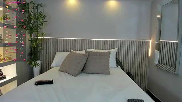 EmmilyCollson online show from October 24, 5:01 pm