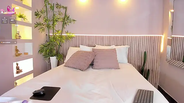 EmmilyCollson online show from November 1, 5:29 pm