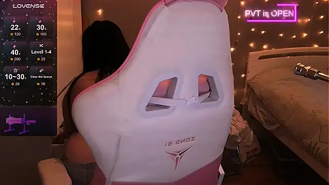 Snapshot of og_maddison chatting on February 24, 2:04 pm og maddison online show from February 24, 2:04 pm