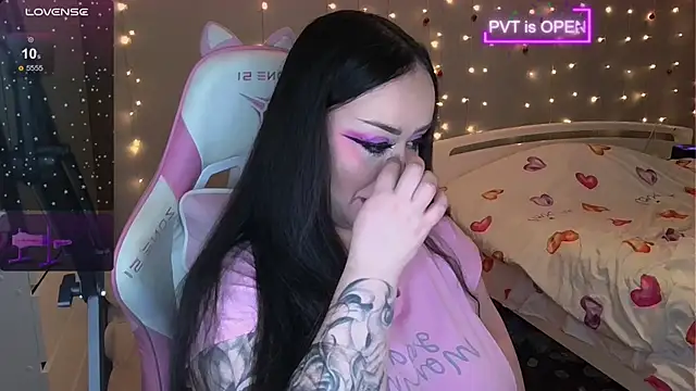 Snapshot of og_maddison chatting on December 15, 9:20 pm og maddison online show from December 15, 9:20 pm