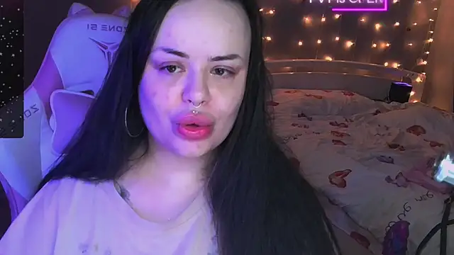 Snapshot of og_maddison chatting on December 3, 5:15 am og maddison online show from December 3, 5:15 am