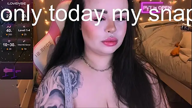 Snapshot of og_maddison chatting on March 1, 10:42 pm og maddison online show from March 1, 10:42 pm