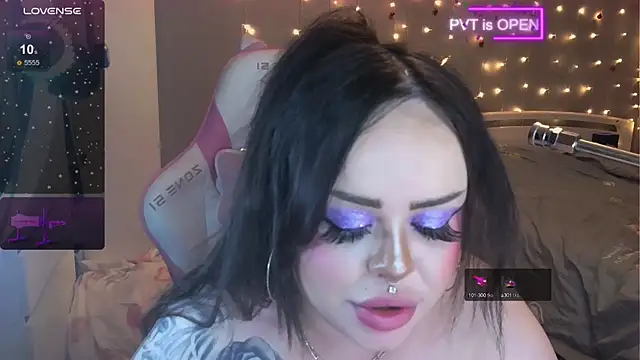 Snapshot of og_maddison chatting on January 21, 12:15 am og maddison online show from January 21, 12:15 am