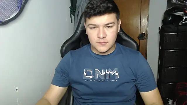 Snapshot of Plug_Control chatting on December 5, 7:12 pm Plug Control online show from December 5, 7:12 pm