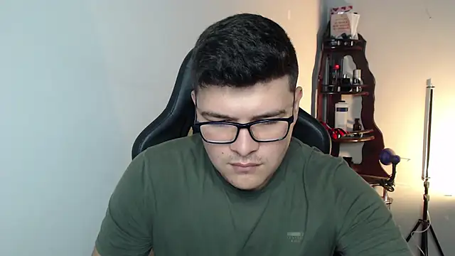 Plug Control online show from March 1, 7:14 pm