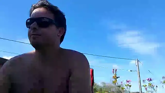 Jose HotLatino online show from June 9, 4:30 pm