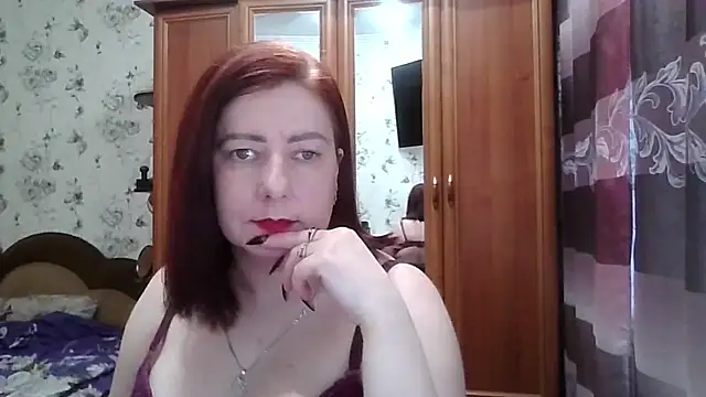 Snapshot of SophieNightAh chatting on February 20, 1:35 pm SophieNightAh online show from February 20, 1:35 pm