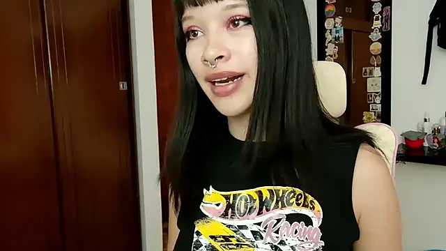 Snapshot of Marceline_0 chatting on December 17, 7:37 pm Marceline 0 online show from December 17, 7:37 pm