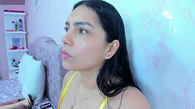 evelinn belen online show from April 22, 1:51 pm
