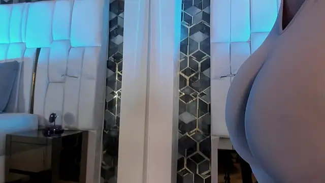 lia mariana online show from April 5, 5:36 am