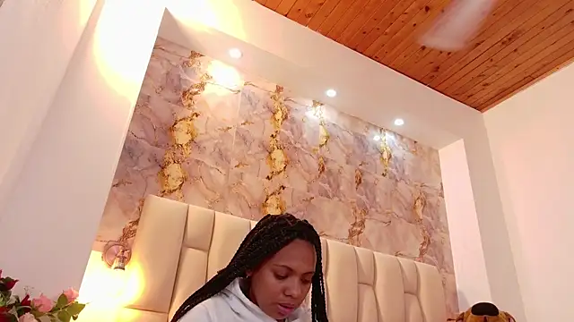 lia mariana online show from November 15, 1:37 pm