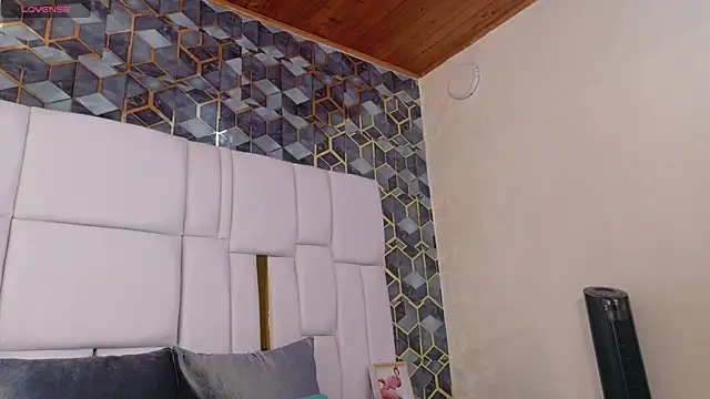 lia mariana online show from November 23, 9:47 pm