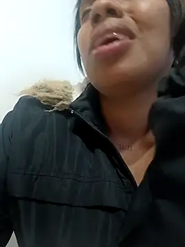 lia mariana online show from February 8, 8:50 pm