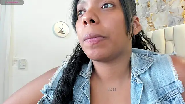 lia mariana online show from February 5, 10:38 pm