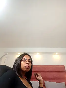 lia mariana online show from March 23, 8:19 pm