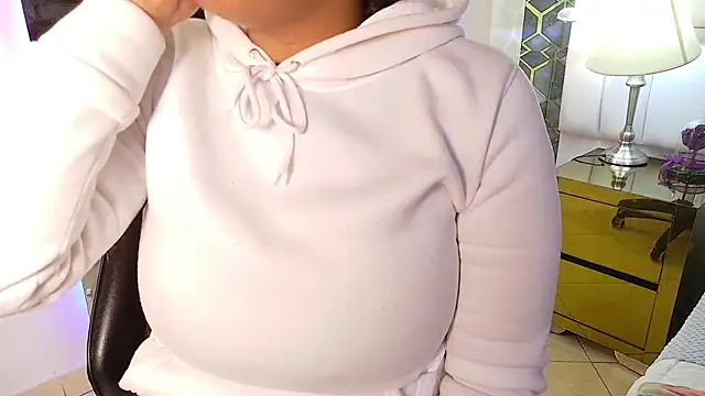 lia mariana online show from October 25, 1:23 pm