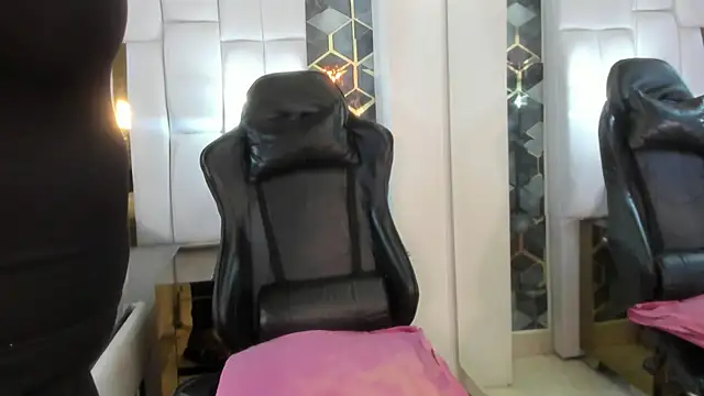 lia mariana online show from March 29, 10:11 pm