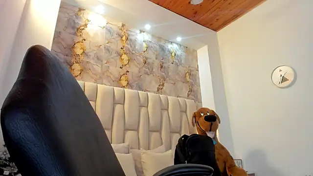 lia mariana online show from December 1, 6:42 pm