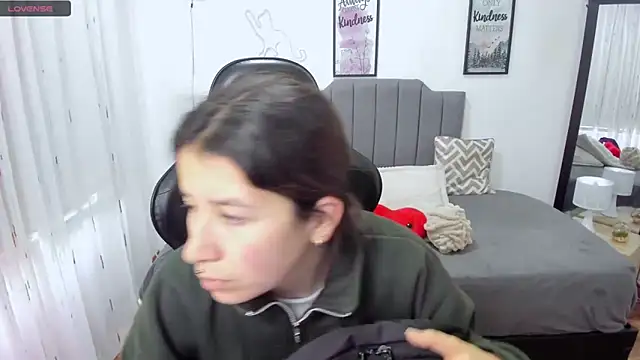 Snapshot of Amy_joones chatting on October 15, 12:35 pm Amy joones online show from October 15, 12:35 pm