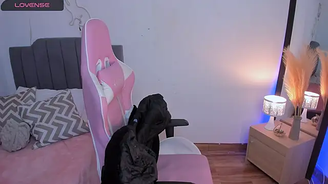 Amy joones online show from April 13, 11:14 am