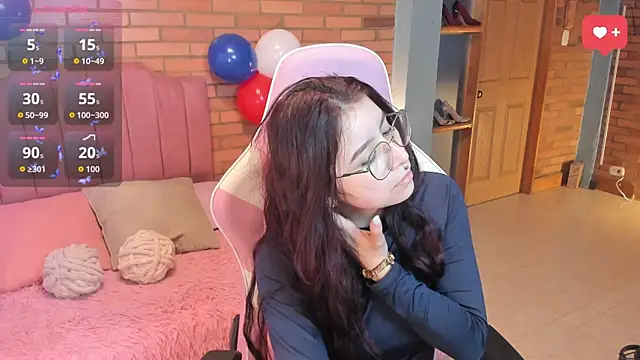 Amy joones online show from July 6, 11:06 am