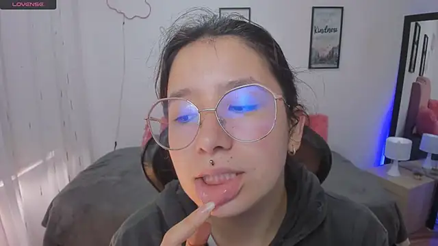 Amy joones online show from November 10, 1:05 pm