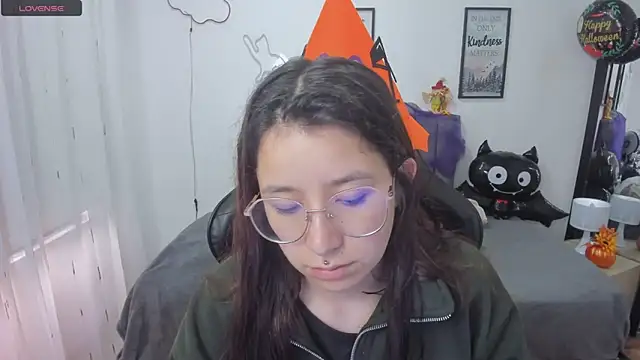 Amy joones online show from October 31, 12:57 pm