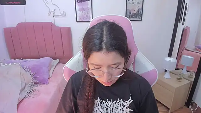 Amy joones online show from November 21, 1:32 pm