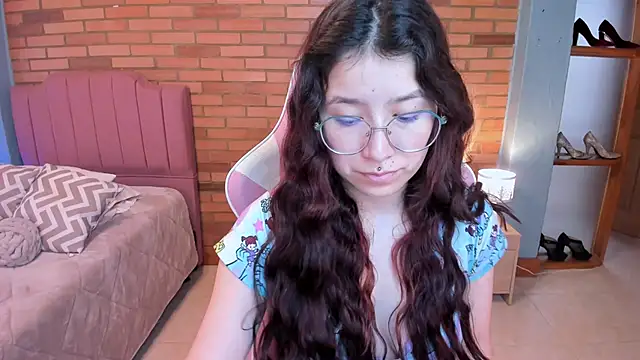 Snapshot of Amy_joones chatting on May 13, 11:50 am Amy joones online show from May 13, 11:50 am