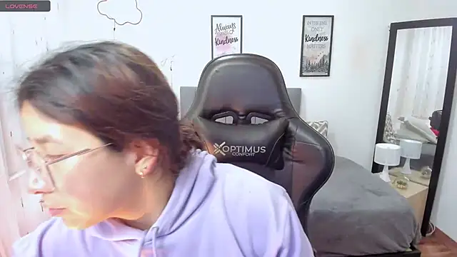 Snapshot of Amy_joones chatting on September 18, 11:46 am Amy joones online show from September 18, 11:46 am