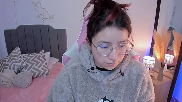 Amy joones online show from April 9, 11:16 am