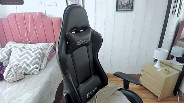 Amy joones online show from January 10, 1:28 pm