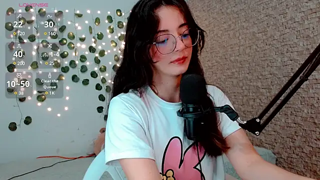 emma unu online show from January 14, 2:50 am