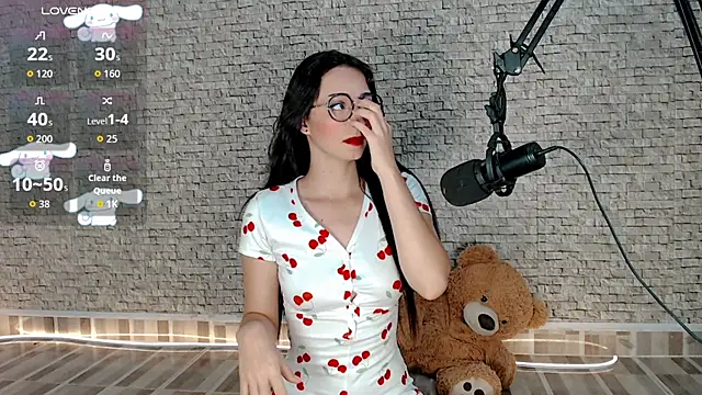 Snapshot of emma_unu chatting on June 6, 3:01 am emma unu online show from June 6, 3:01 am