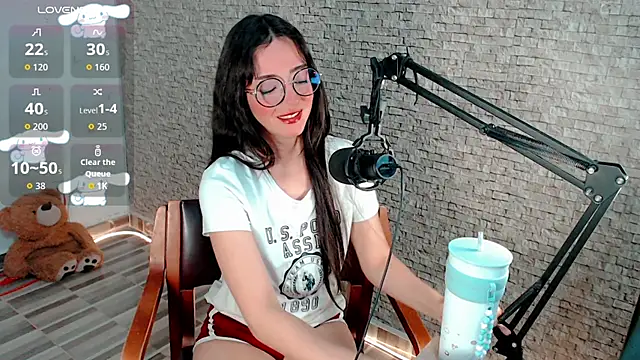 emma unu online show from June 26, 2:50 am