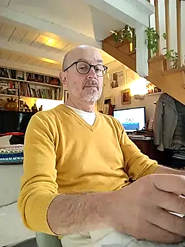 Snapshot of MadProfessor chatting on March 13, 11:19 am MadProfessor online show from March 13, 11:19 am