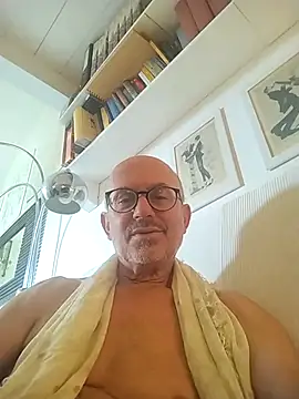 Snapshot of MadProfessor chatting on September 17, 10:17 am MadProfessor online show from September 17, 10:17 am