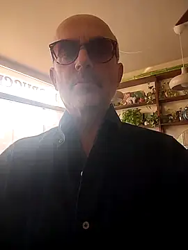 Snapshot of MadProfessor chatting on March 3, 3:32 pm MadProfessor online show from March 3, 3:32 pm